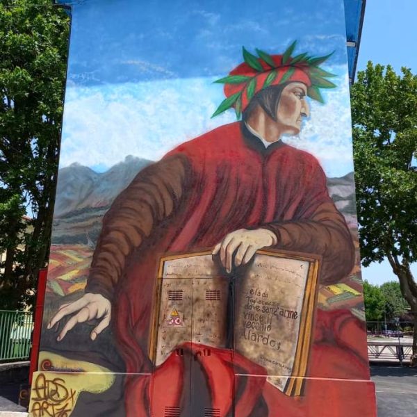 Dante e la Battaglia dei Piani Palentini protagonisti del nuovo murale di Antonello Di Stefano realizzato a Scurcola Marsicana