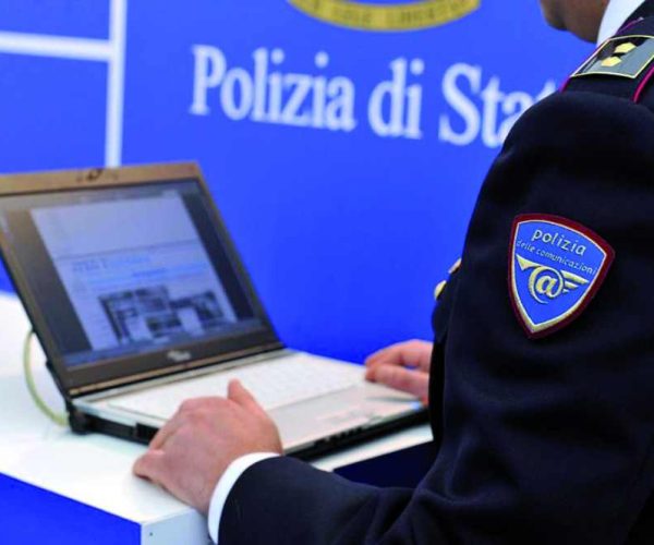 Si spacciano per dipendenti di Banche, di Poste Italiane o per agenti della Polizia Postale e tentano di truffare i cittadini