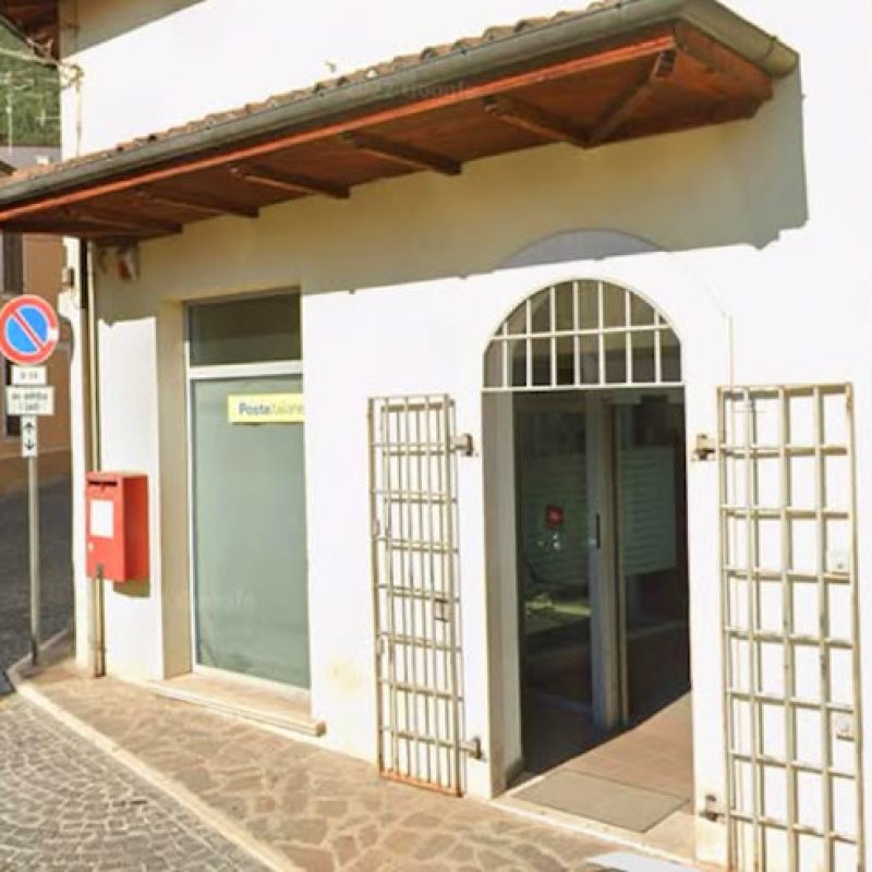 Riapre l'Ufficio postale in piazza Regina Margherita a Celano e il mercato settimanale trasloca per il Giro d'Italia E in bici elettrica