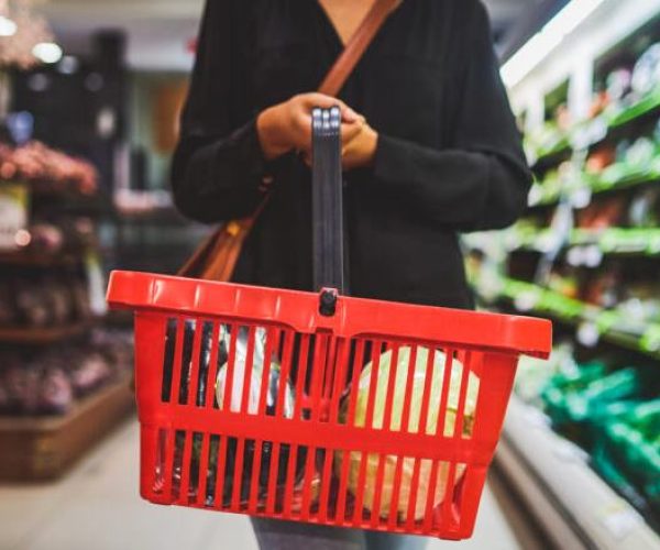 Carta solidale per acquisti di beni di prima necessità per chi ha un ISEE non superiore a 15.000 euro